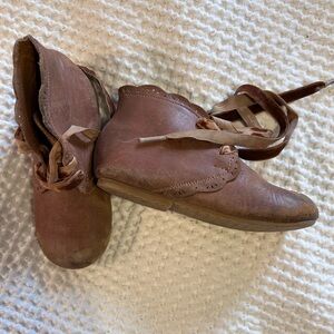 Adelisa and co boots size 25